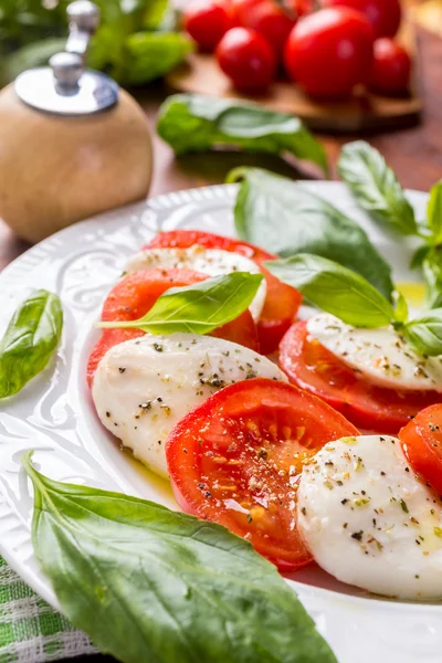 Klassieke caprese salade — Stockfoto