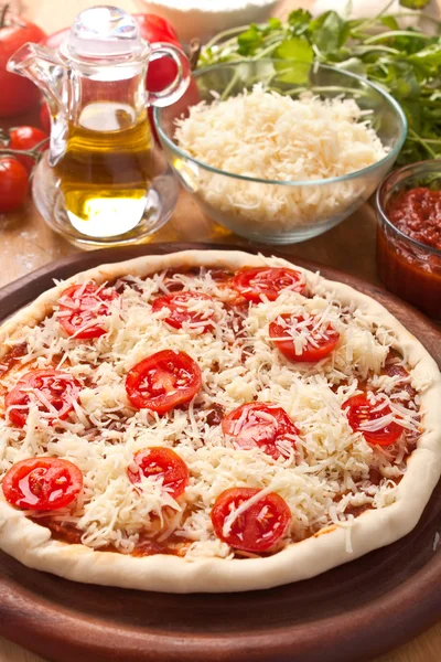 Pizza cruda Margherita — Foto Stock