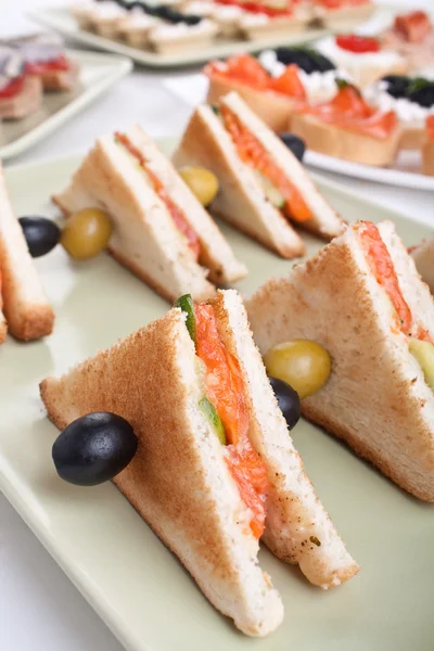 Club sandwiches with salmon and cucumbers — Stock Photo, Image