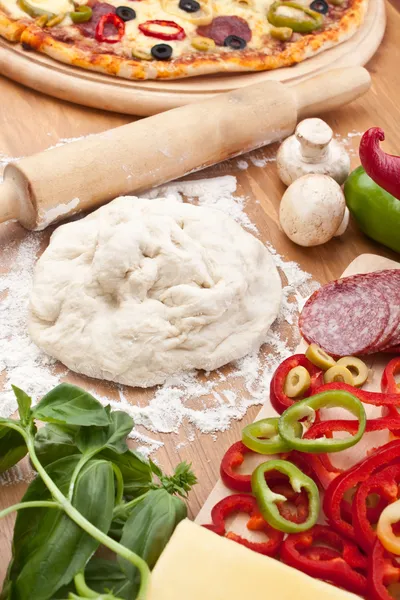 Dough for pizza — Stock Photo, Image