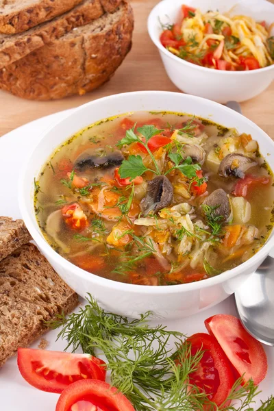 Kohl- und Pilzsuppe — Stockfoto