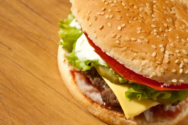 Delicious cheeseburger — Stock Photo, Image