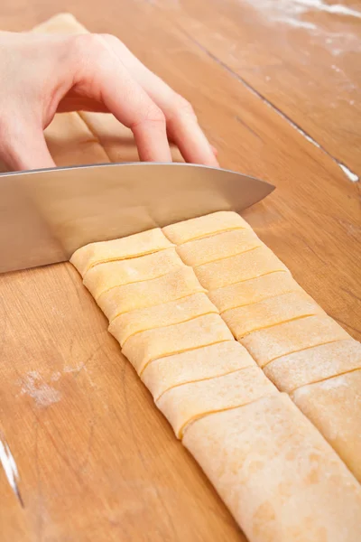 Cutting uncooked homemade egg pasta — Stock Photo, Image