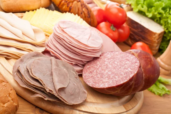 Carne, pão e legumes — Fotografia de Stock