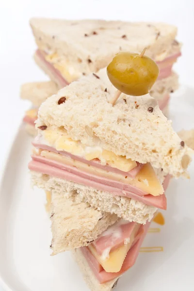 Sanduíches de clube com presunto e queijo — Fotografia de Stock