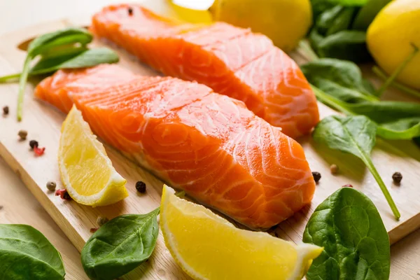 Filetto di salmone crudo — Foto Stock