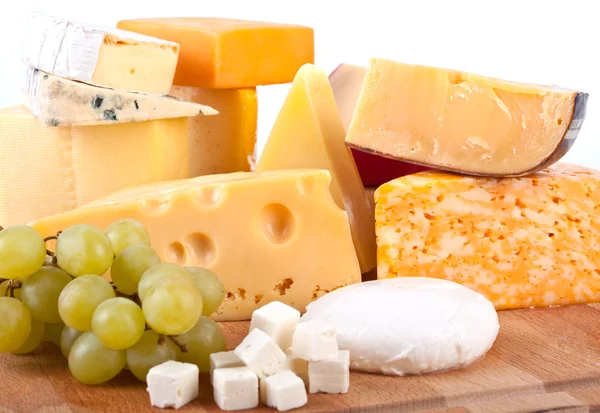 Big group of cheeses with white grapes — Stock Photo, Image
