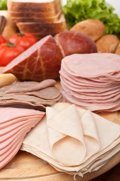 Gran grupo de carne, pan y verduras — Foto de Stock