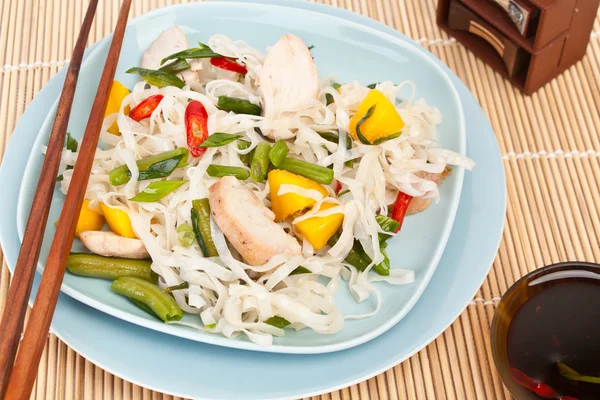 Warm noodle chicken salad — Stock Photo, Image