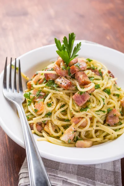 Spaghetti tradizionali alla carbonara — Foto Stock