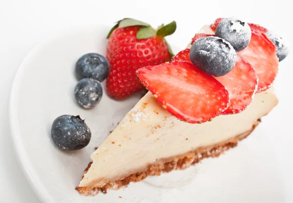 Stuk van smakelijke vanille cheesecake — Stockfoto