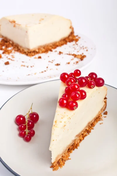 Tarta de queso con moras rojas — Foto de Stock