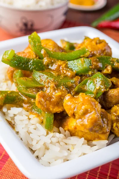 Jalfrezi de pollo - Curry indio o paquistaní —  Fotos de Stock