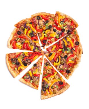 dilimlenmiş sebze pizza