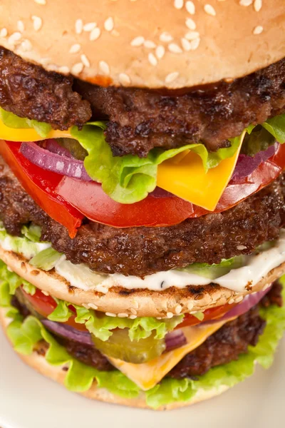 Grote dubbele cheeseburger — Stockfoto