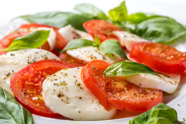 Klasik caprese salatası — Stok fotoğraf