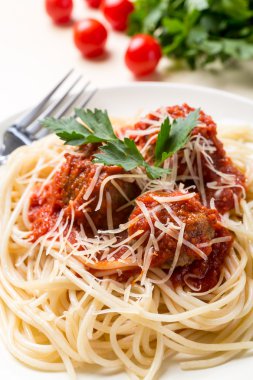 köfte, domates soslu spagetti
