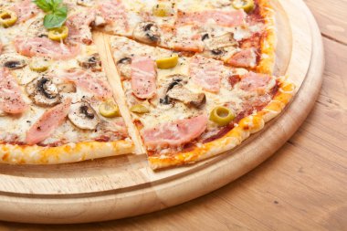 jambon ve mantar pizza
