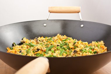 Yumurtalı kızarmış pilav 