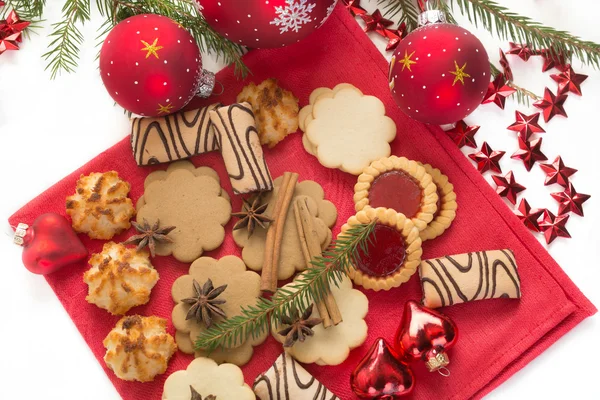 圣诞饼干和装饰 — 图库照片