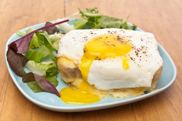 Porcja croque madame — Zdjęcie stockowe