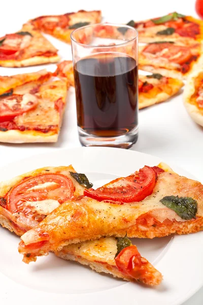 Pezzi di pizza margharita — Foto Stock
