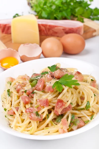 Serving of spaghetti carbonara — Stock Photo, Image