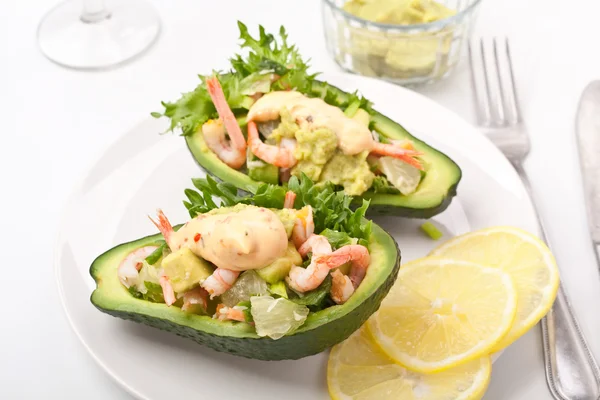 Garnelen und Avocadosalat — Stockfoto