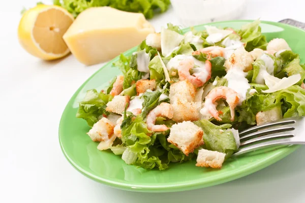 Traditional caesar salad with shrimp — Stock Photo, Image