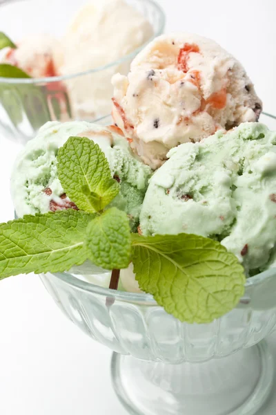 Two glasses with vanilla ice cream — Stock Photo, Image