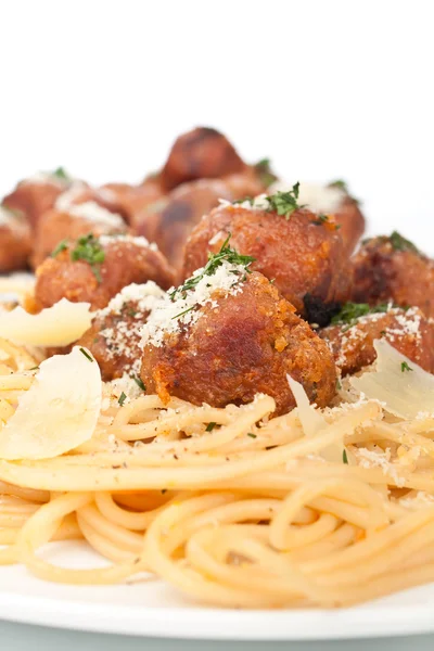 Spaghettis aux boulettes de poulet — Photo