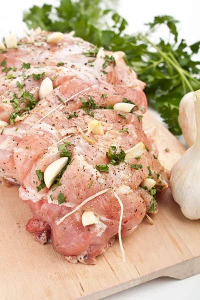Rohes Schweinefleisch zum Braten zubereitet — Stockfoto