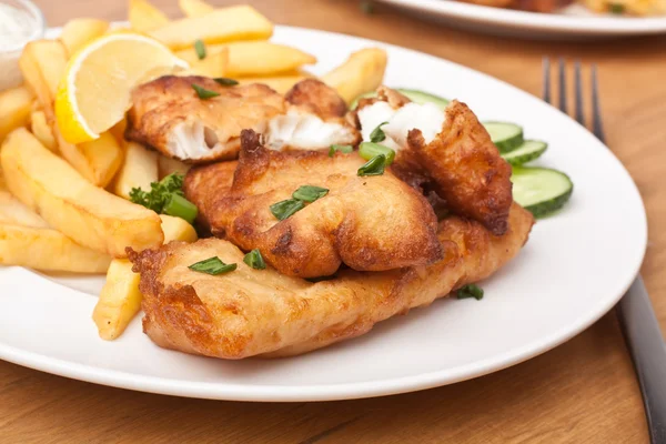 Pescado y patatas fritas — Foto de Stock