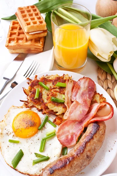 Jajka i bekon śniadanie — Zdjęcie stockowe