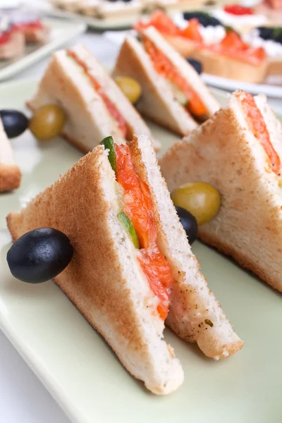 Club sandwiches with salmon and cucumbers — Stock Photo, Image