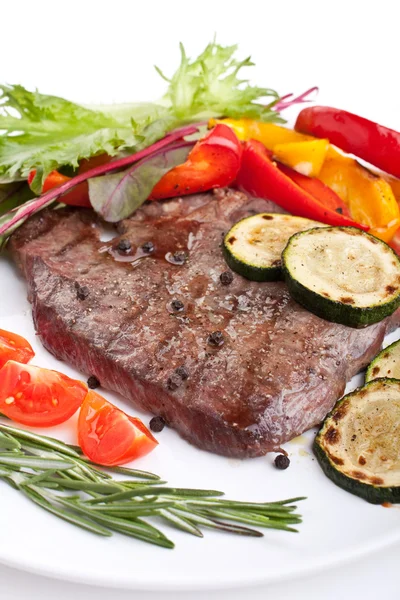 Nabídka roštěná steak se zeleninou — Stock fotografie
