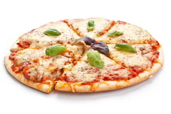 Нарезанная пицца Маргарита — стоковое фото