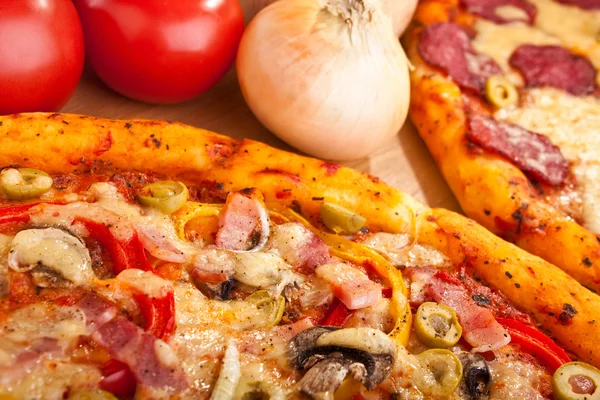 Dos pizzas de cerca —  Fotos de Stock