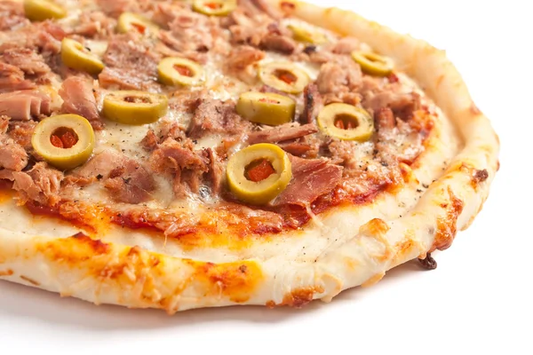 Tuna and green olives pizza — Stock Photo, Image