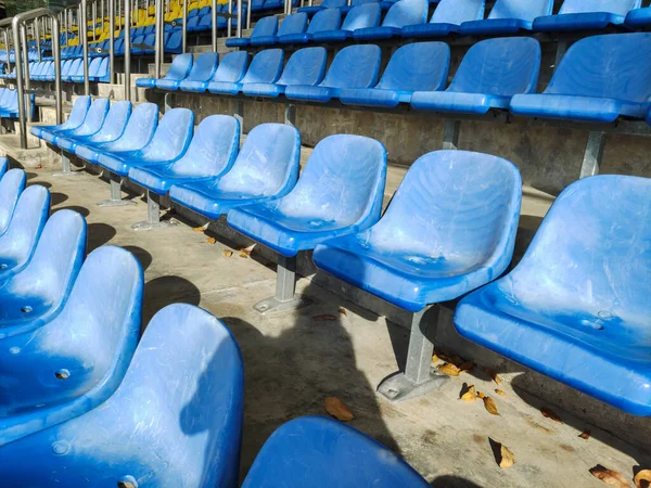 Stadyumdaki Boş Plastik Sandalyeler.