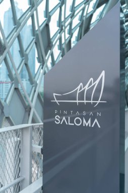 Kuala Lumpur, Malezya - 23 Ekim 2022: Saloma Link köprüsündeki Pintasan Saloma 'nın imzası Kampung Baru' yu Kuala Lumpur 'daki Ampang yoluna bağlıyor.