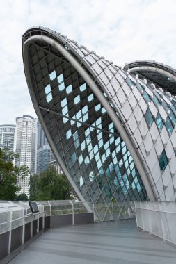 Kuala Lumpur, Malezya - 23 Ekim 2022: Kamp Baru 'yu Kuala Lumpur' daki Ampang yoluna bağlayan yaya köprüsünün manzarası.