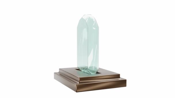 Animação 3d, troféu de prêmio de vidro ou prêmio vencedor no pedestal de madeira. Mockup placa cilíndrica de cristal vazio ou armação acrílica redonda clara, copo esporte em stand isolado no fundo branco — Vídeo de Stock