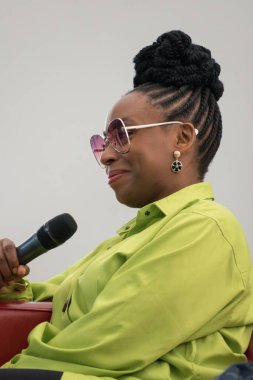 PRAG, CZECH REPUBLIC 26 EYLÜL Chimamanda Ngozi Adichie Kitap Dünyası Prag 2021 - 26. Uluslararası Kitap Fuarı ve Edebiyat Festivali.