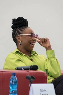 PRAG, CZECH REPUBLIC 26 EYLÜL Chimamanda Ngozi Adichie Kitap Dünyası Prag 2021 - 26. Uluslararası Kitap Fuarı ve Edebiyat Festivali.