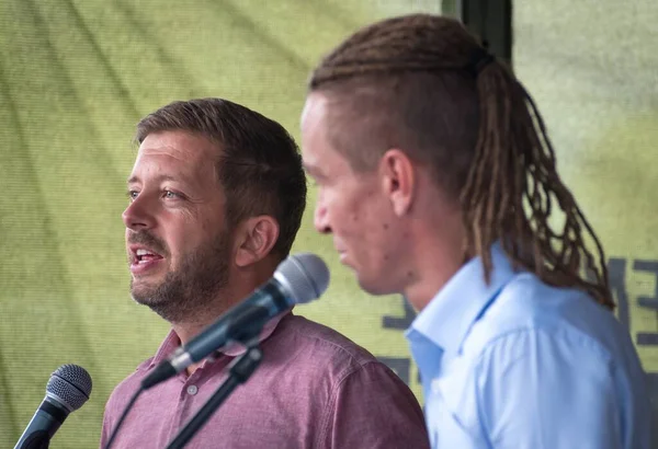 PRAG 12 Eylül 2021 Vit Rakusan ve Ivan Bartos Korsanlar ve Belediye Başkanları 'nın sol liderlerinden vatandaşlarla yapılan seçim öncesi toplantıda.