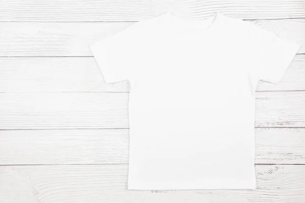 Camiseta Blanca Algodón Para Mujer Maqueta Sobre Fondo Madera Plantilla —  Fotos de Stock