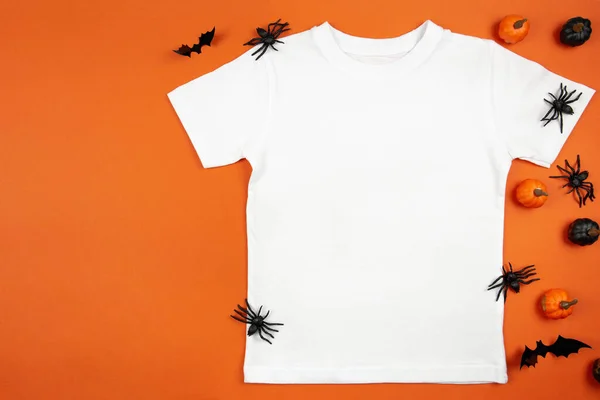 Shirt Algodão Branco Feminino Halloween Mockup Com Abóboras Aranhas Morcegos — Fotografia de Stock