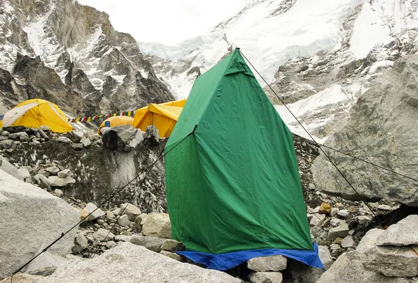 Namioty w everest base camp, Himalaje, nepal. — Zdjęcie stockowe