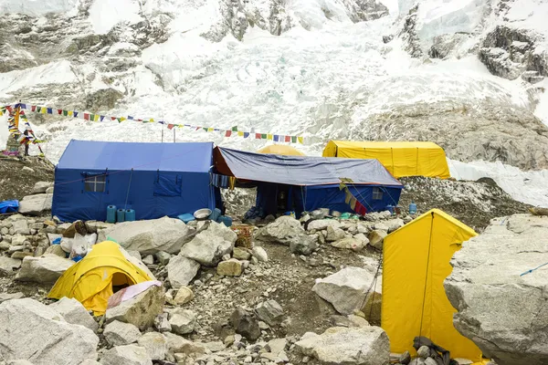 Namioty w everest base camp, Himalaje, nepal. — Zdjęcie stockowe